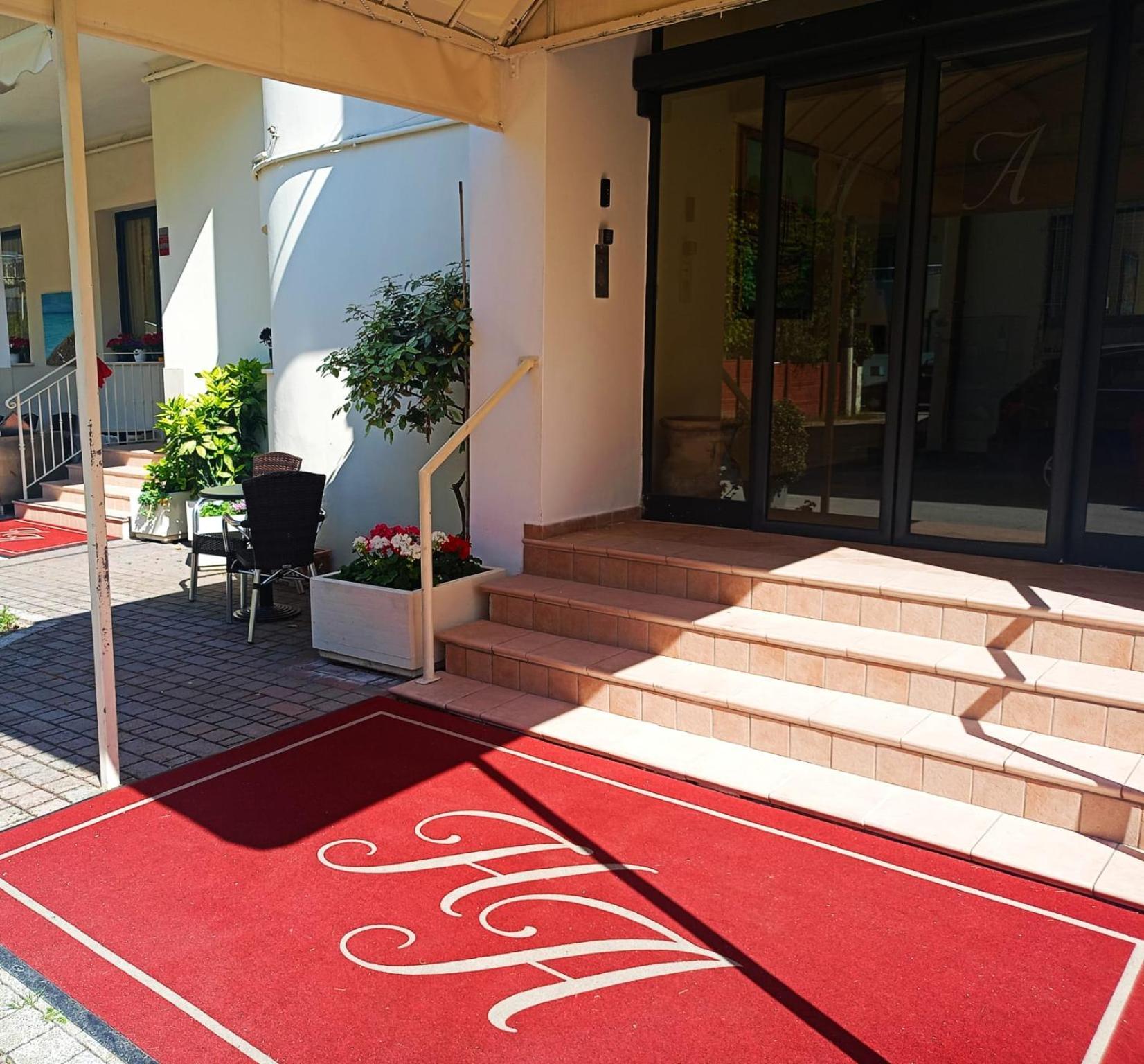 Hotel Adriana Bellaria-Igea Marina Esterno foto