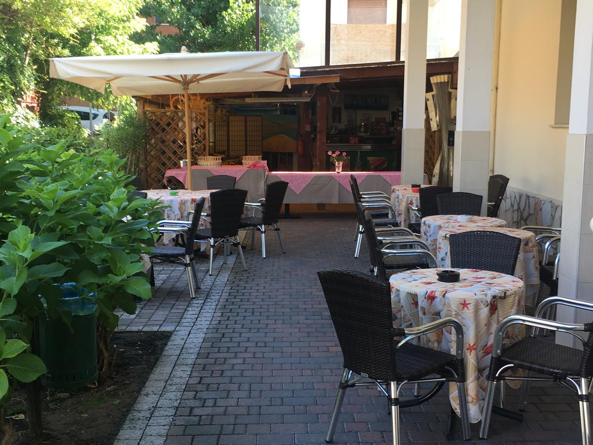 Hotel Adriana Bellaria-Igea Marina Esterno foto