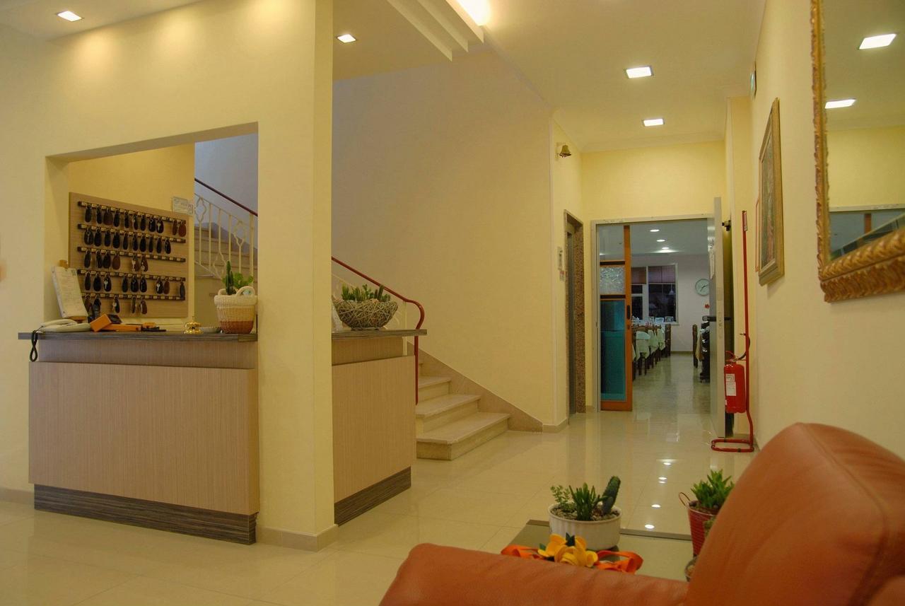 Hotel Adriana Bellaria-Igea Marina Esterno foto