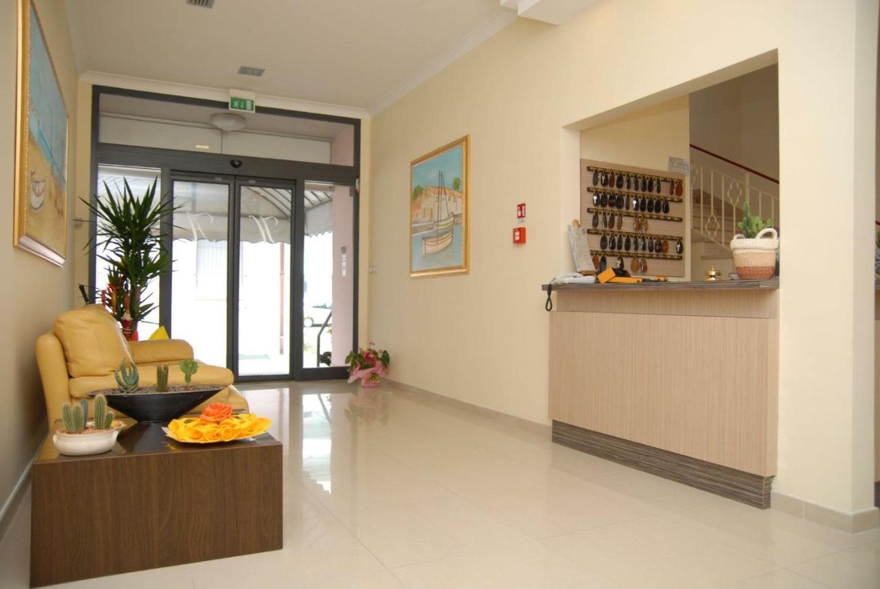 Hotel Adriana Bellaria-Igea Marina Esterno foto